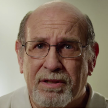 Interview met oudere man na prostaatkankeroperatie.